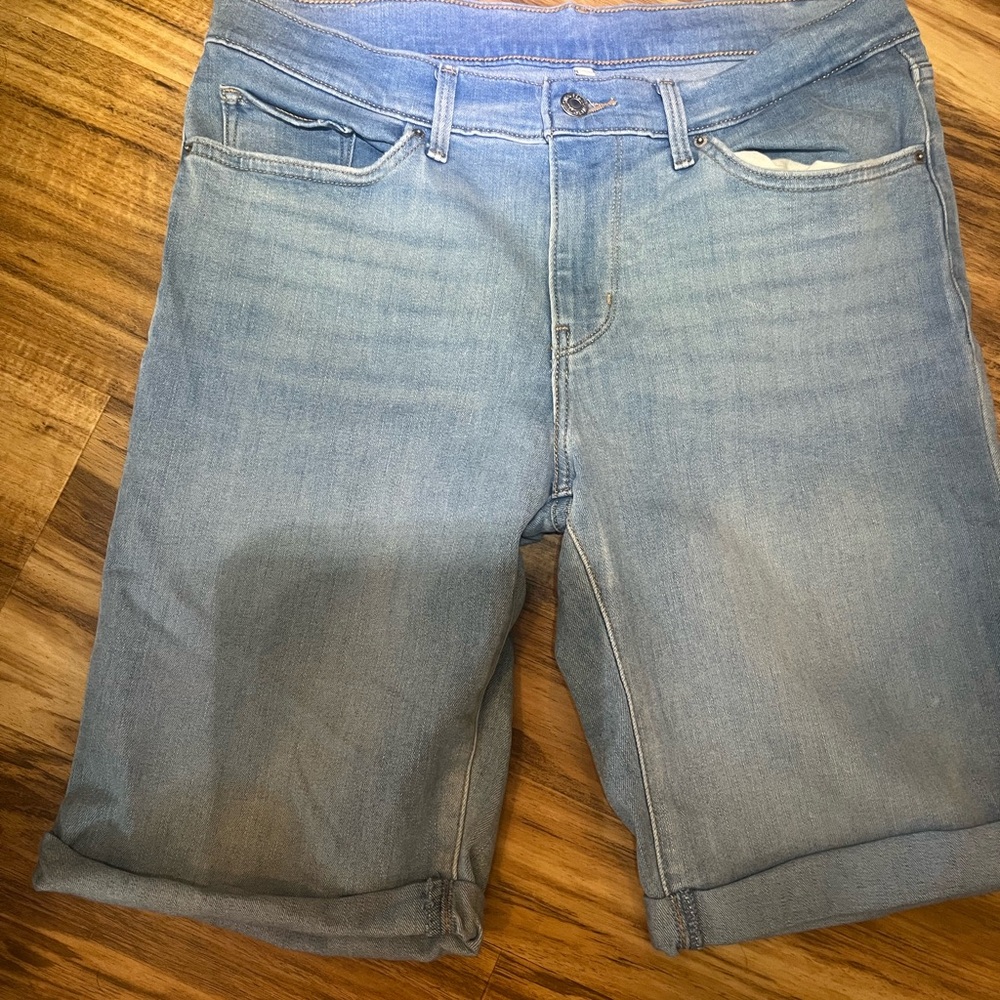 Levi's 501 women’s denim shorts size 31, 7”